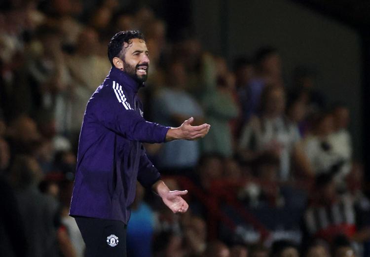 英媒：曼联未能将梅努外租并引进加拉格尔，阿莫林感到非常不满